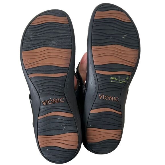 Vionic Women's Florian Thong
Sandal Snake with coral jewels
Size 10 - Picture 3 of 13